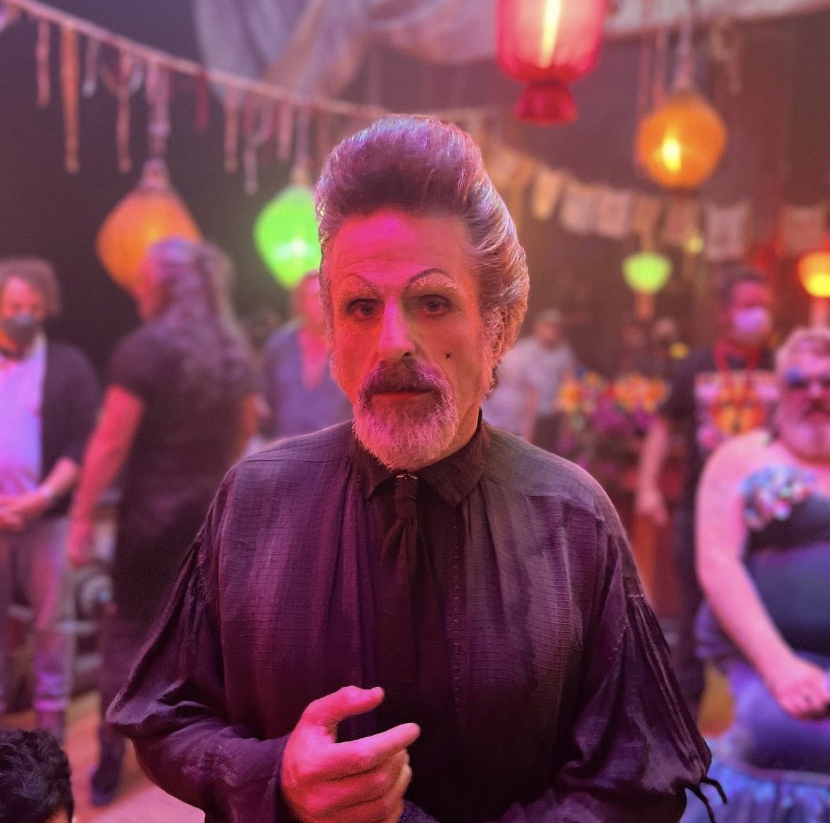 sambaschutte's tweet photo. Today’s Crew Shoutout: the unequalled Con O’Neill who plays Izzy🏴‍☠️ Part 1, because there’s more great shots. Also spoilers☠️ Oh and flipping me off just means ‘I love you’….⚔️
#OurFlagMeansDeath #ofmdseason2 #bts https://t.co/jjnGtKmXT7