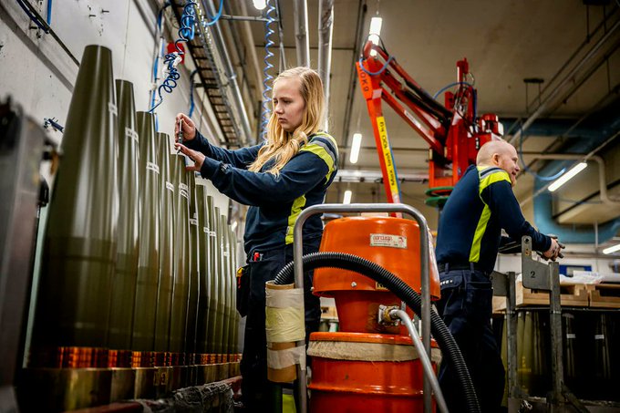 Výroba dělostřelecké munice ráže 155 mm v zařízeních švédské společnosti Nammo, únor 2024. Foto: Dagens Nyheter