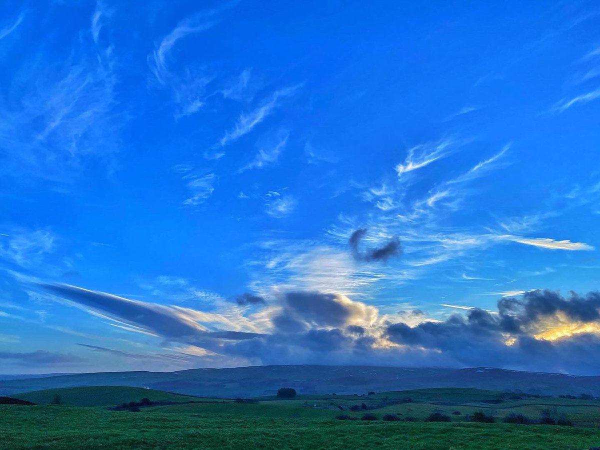 #dramaticskies #disusedrailway #viaduct #smardaleviaduct @EdenViaducts #wildlifespotting @cumbriawildlife #smardale #scandalbeck #wainwrightwalks #coasttocoastwalk #westmorlanddales #YorkshireDalesNationalPark