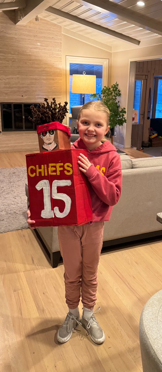 bigObails's tweet photo. Happy Valentine’s Day to @PatrickMahomes from your birthday buddy, Stella!  Enjoy the parade!  #SuperBowl Champion @Chiefs!!! https://t.co/q1wSAGcjQ5