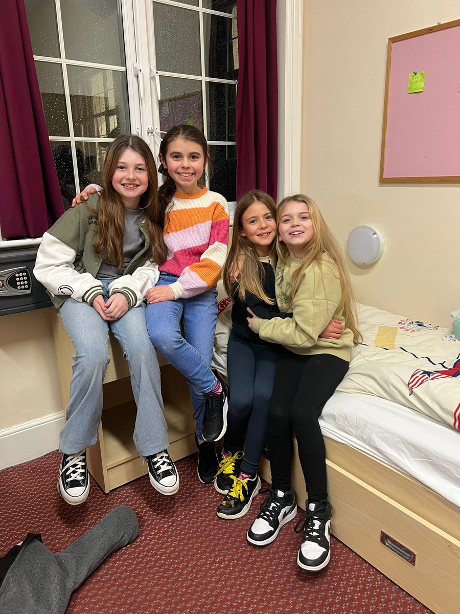 FPSboarders's tweet photo. Tuesday Night in house and the selection of activities are as varied as always. Thank you to the Tuesday Night team for all their enthusiasm. @HeadFelsted @HeadFelstedPrep https://t.co/cJrkTIUJvT