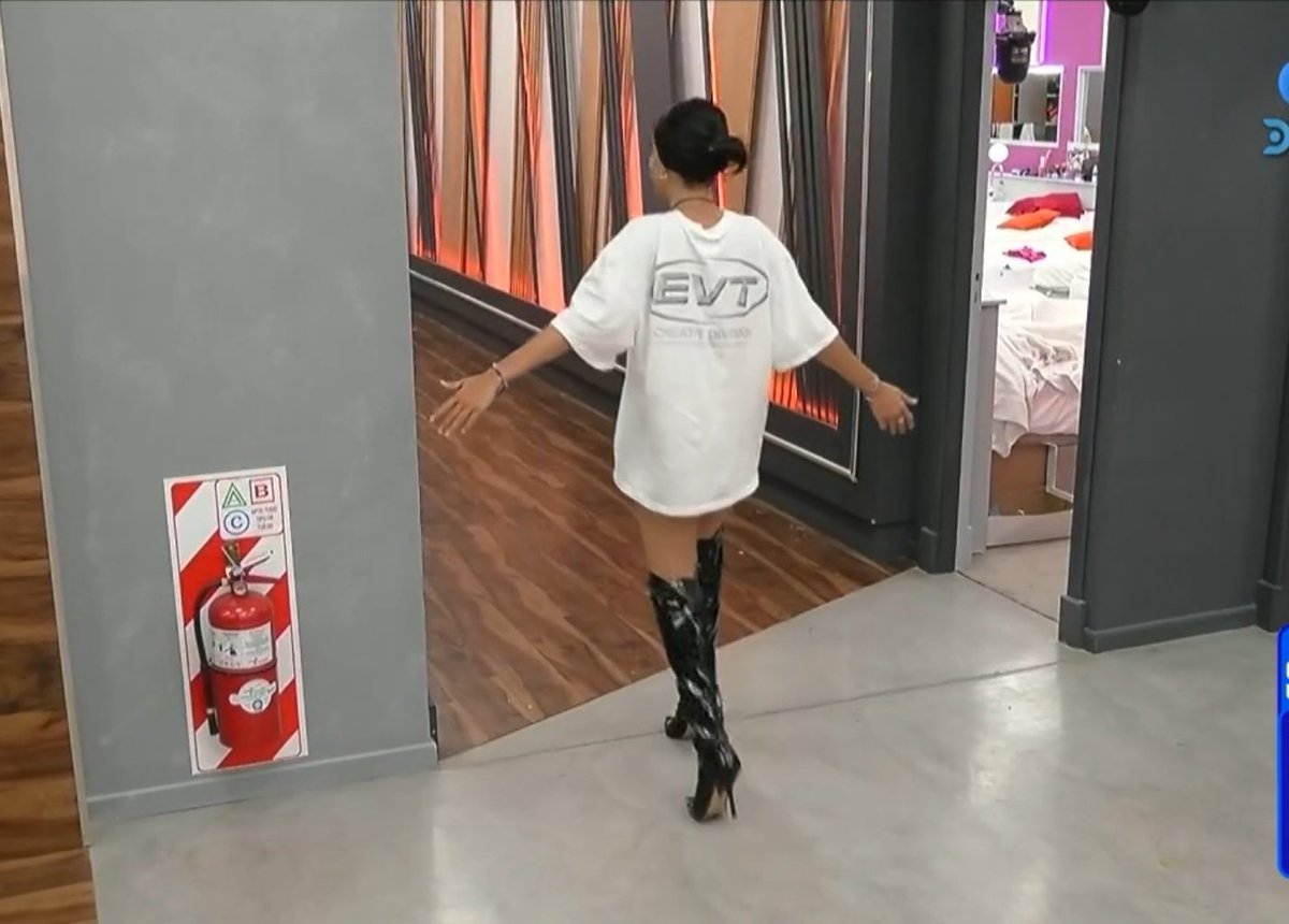 Theporchchild's tweet image. Lucia esta soportando , es una guerrera nunca antes vista 
#Lusina