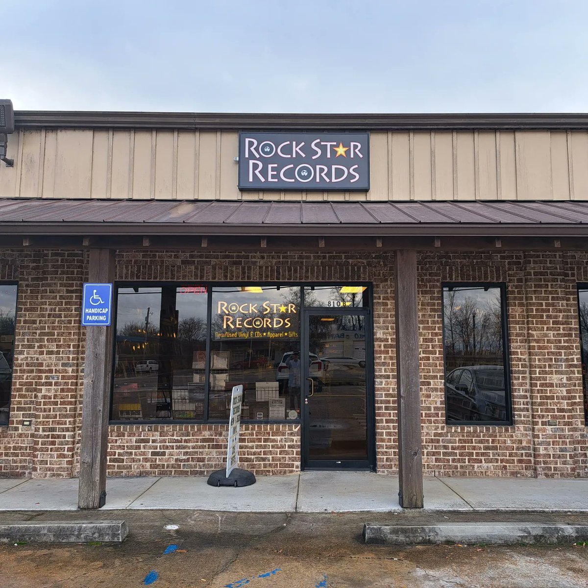 TupeloRecords's tweet photo. Valentines Day is Tomorrow!
Give your special person the gift of music. Gift Certificates available! https://t.co/3PhhlZDSGQ