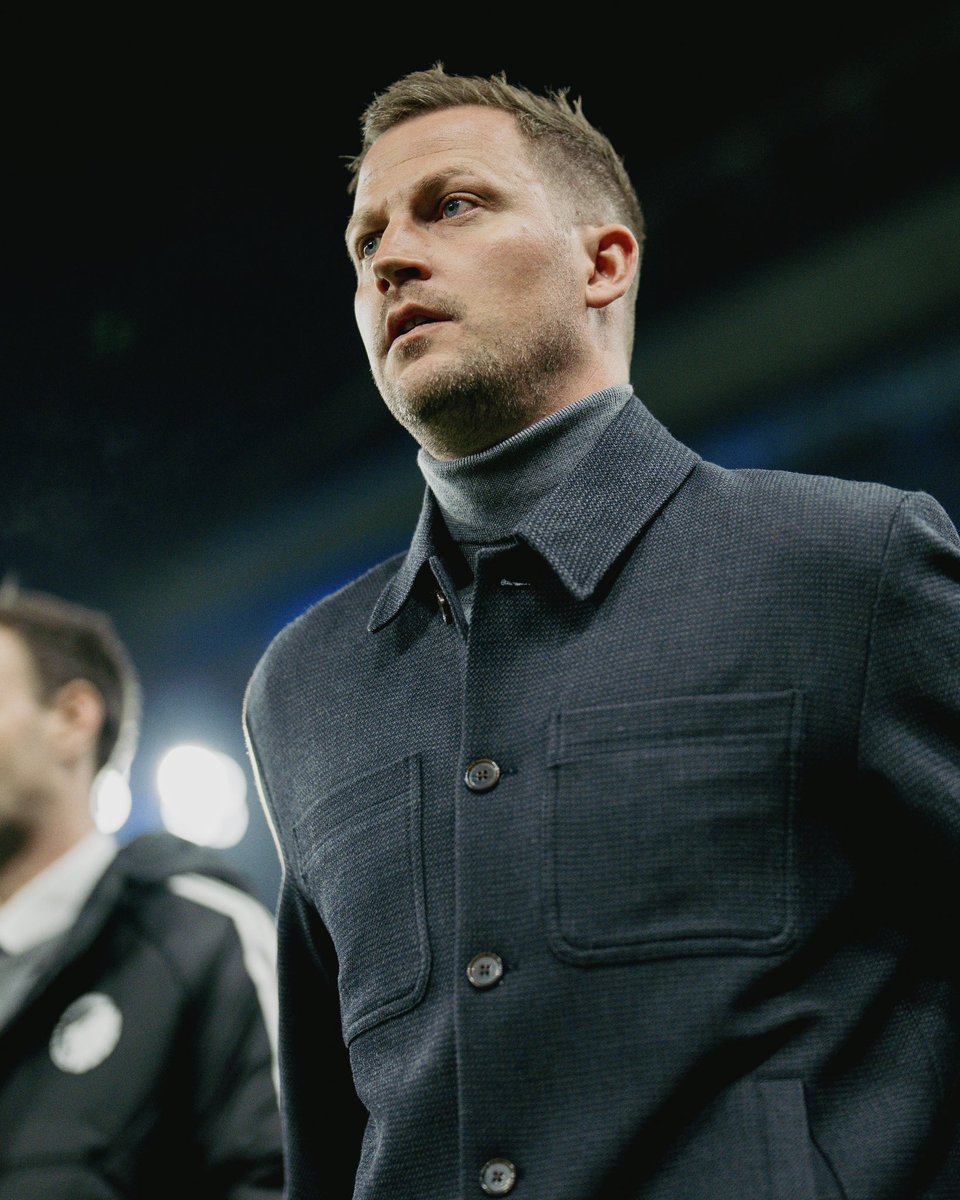 FCKobenhavn's tweet photo. Coach⚪️🔵👏🏼

#fcklive #ucl https://t.co/z1utUiu8ZX