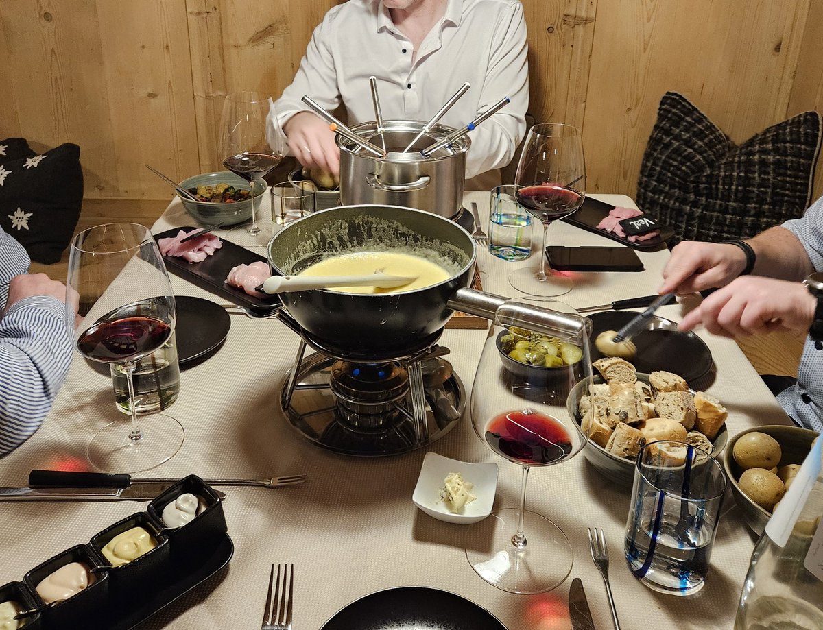 atlebersvendsen's tweet photo. Her ryker alle norske kostholdsråd #Alpene #Italia https://t.co/cNtet0V5Im