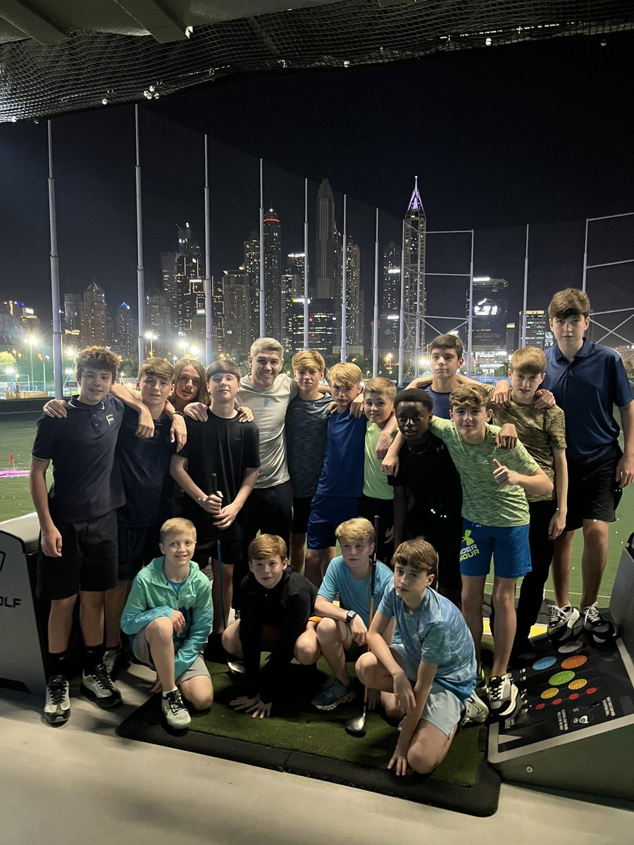 Great day for the players🤩 Aquaventure at the Atlantis🏖️🏊‍♂️ followed by Top Golf🏌️‍♂️ Massive thanks to @LiamBeefySmith for taking the time to come and meet the team🥊