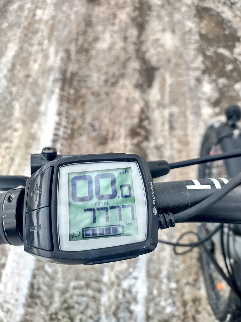 yycbikeguy's tweet photo. Happy Tuesday 😀 7777 #boostie #cake https://t.co/rWIsKvKPhG