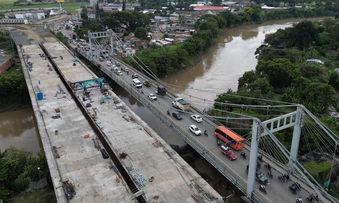 FuriaRojaTV's tweet photo. #Valle 

"el puente de Juanchito lo vamos a terminar, pero no voy a decir cuando lo vamos a entregar" @DilianFrancisca https://t.co/92gxR6krAY