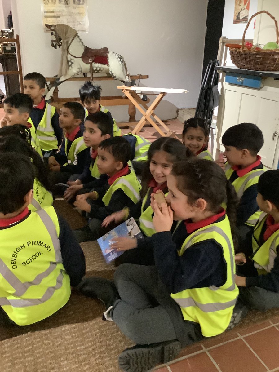 denbighprimary's tweet photo. Today, our Year 1 classes took a trip back in time to @WardownHouse🏛️🕰️ They got hands-on with history, exploring homes and toys from the past. It was amazing to see them engage with the exhibits and learn about our rich past.🌟 #learnthroughplay #primaryhistory #exploringthepast https://t.co/4SNU6kT4HQ