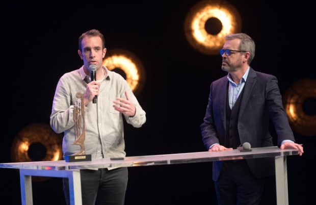 [#oscars35] Le président <a href="/ericCHALLAN/">eric CHALLAN BELVAL</a>  heureux de décerner <a href="/LesOscars35/">Les Oscars 35</a> de la croissance responsable à <a href="/SeeYouSun_/">See You Sun</a>  👏👏 à Kévin Aubry &amp; François Guérin
seeyousun.fr