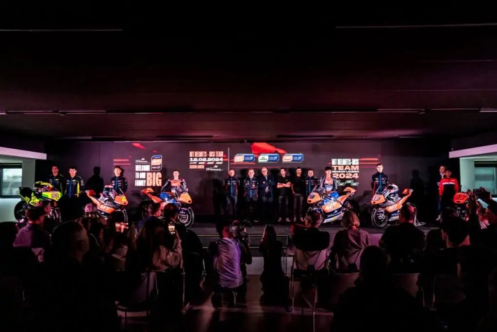 AntonioRamosGP's tweet photo. Ya puedes leer en @RacermediaE mi artículo sobre la presentación del MT Helmets-MSi. Un equipo muy a tener en cuenta.

https://t.co/ceSWhbrHU8 https://t.co/BfkGhOOrze