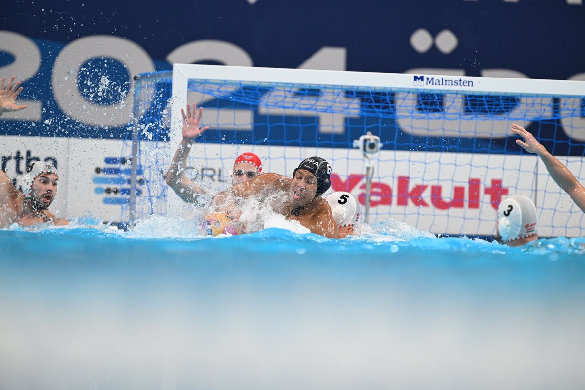 #EnDirect #Doha2024 #waterpolo 
ÉNORME!!! La France se qualifie pour le dernier carré de ces championnats en sortant la Hongrie championne du monde en titre. BRAVO 💪🔥🔥
#TeamFrance #TeamFFN
📸 KMSP/S.KEMPINAIRE