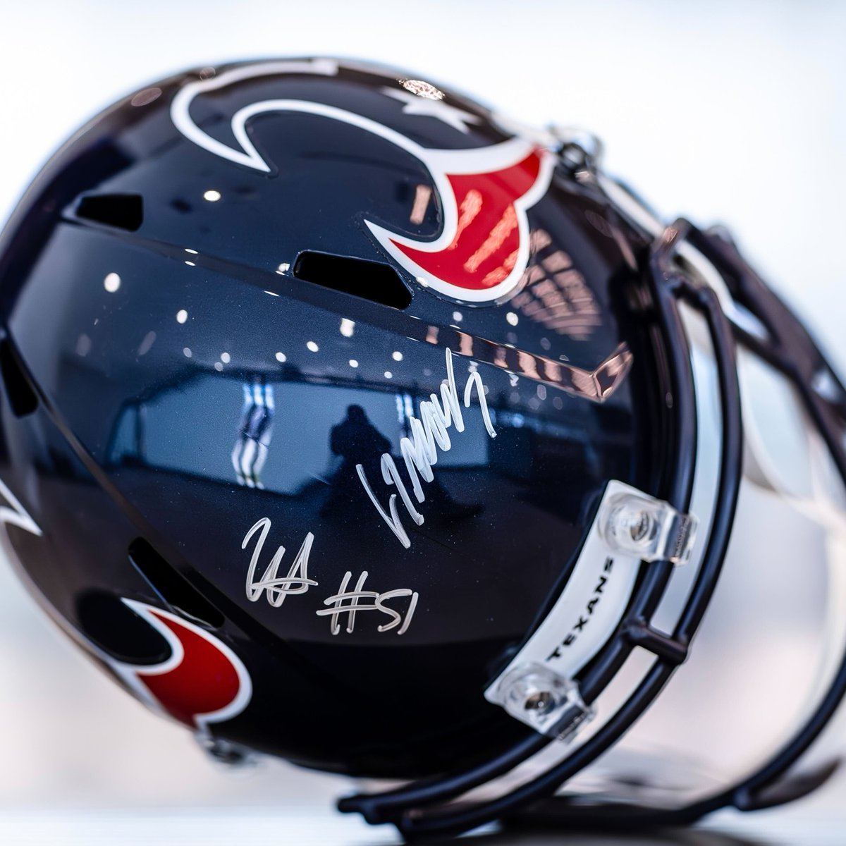 HoustonTexans's tweet image. Who wants a helmet signed by the OROY and DROY? 👀