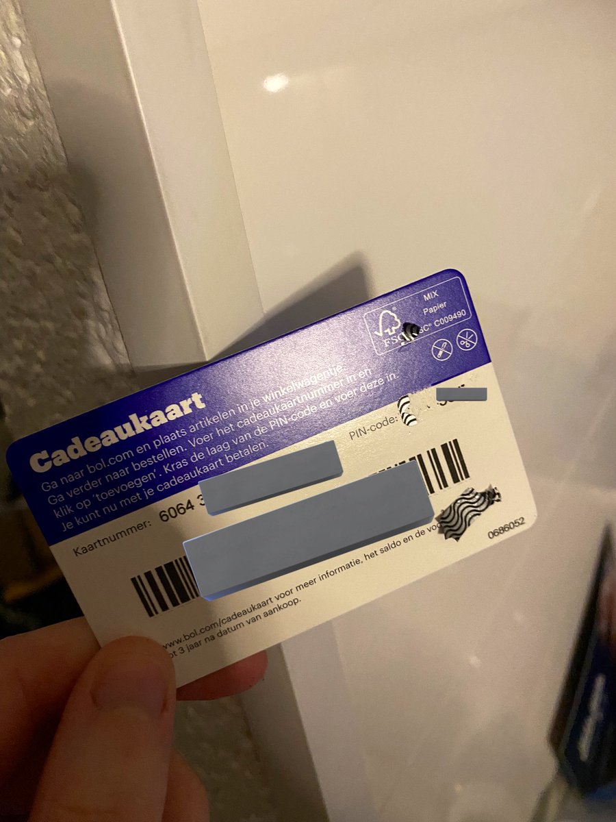 Desireedtd's tweet photo. @bol_com ik heb zojuist de pincode sticker van de cadeaukaart afgehaald maar daarbij zijn de eerste 3 cijfers beschadigd en nu onleesbaar.. En nu ? 🥲 https://t.co/rVmOzvCX5I