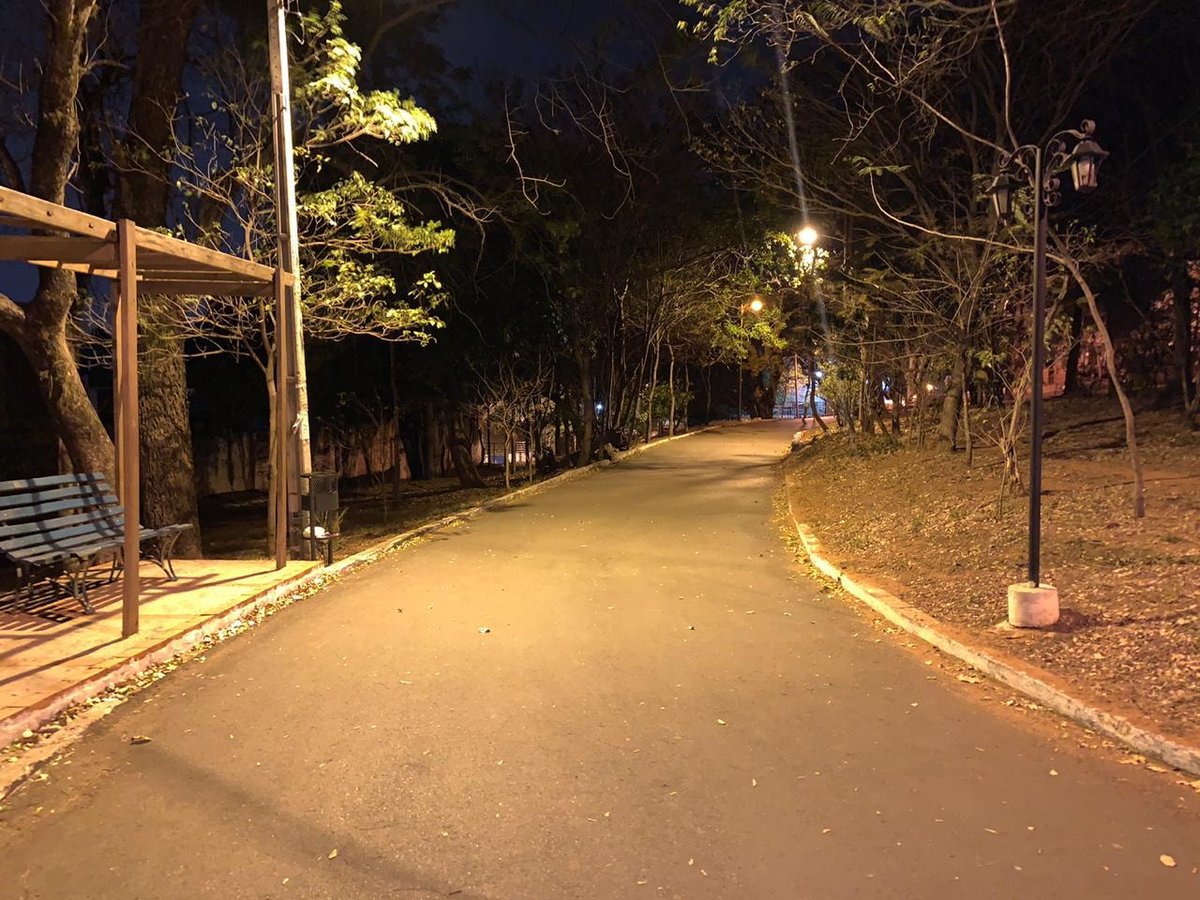 majomaca81's tweet photo. Resulta que tenemos que andar con miedo por las calles, por la inseguridad, vagancia o falta de educación y oportunidades. Hay quienes preferimos el aire libre, quienes no tenemos para el gym, pero ahora es peligroso caminar en el parque. @SantiPenap @minteriorpy @EnriqueRieraE https://t.co/sJndHFeBC1