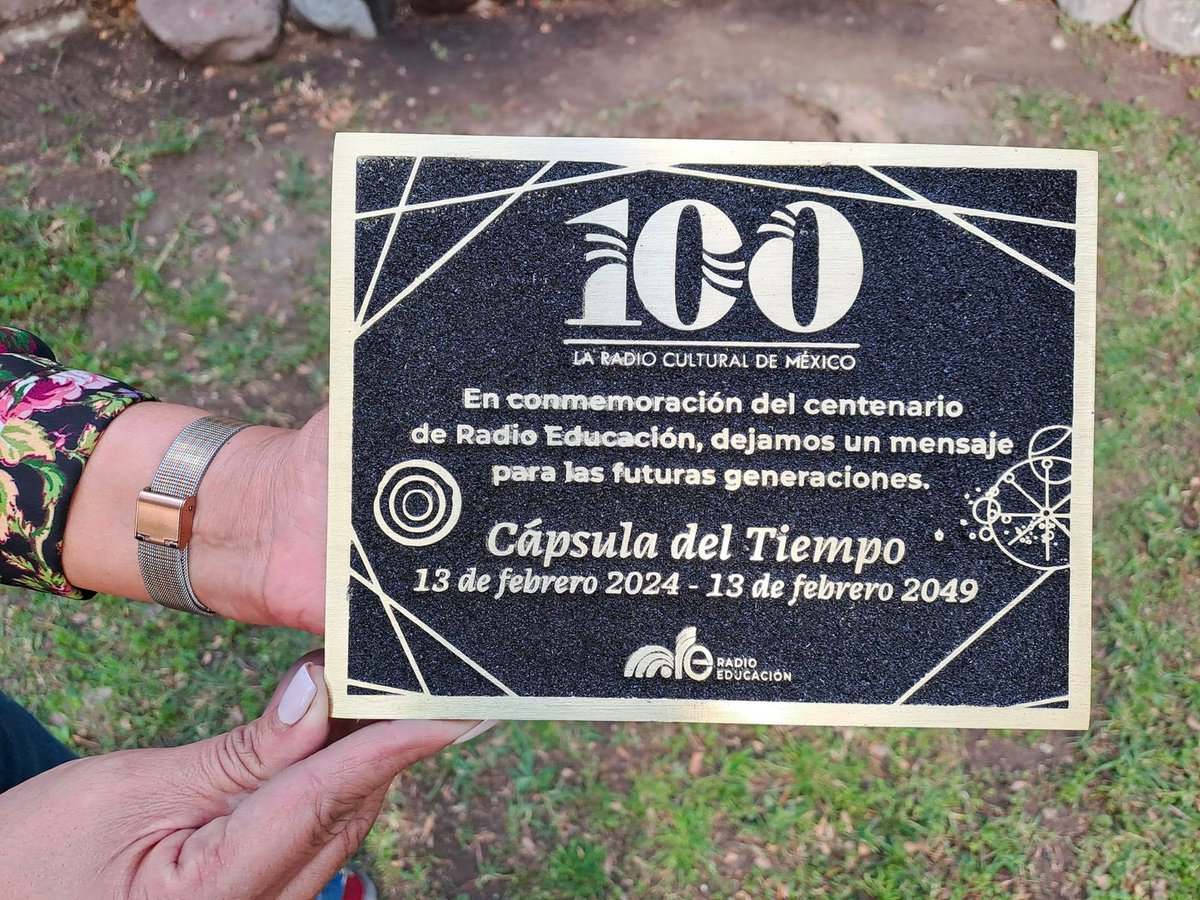 Pimentela_'s tweet photo. Toda mi vida ha estado vinculada a la #radio y que hoy me hayan invitado a celebrar los 100 años de @RadioEducacion es un honor y una emoción muy grande porque fue el primer lugar en el que trabajé cuando tenía 6 años de edad.🥹♥️

Felicidades a la comunidad de @RadioEducacion 🎉 https://t.co/ragWTjr2XF
