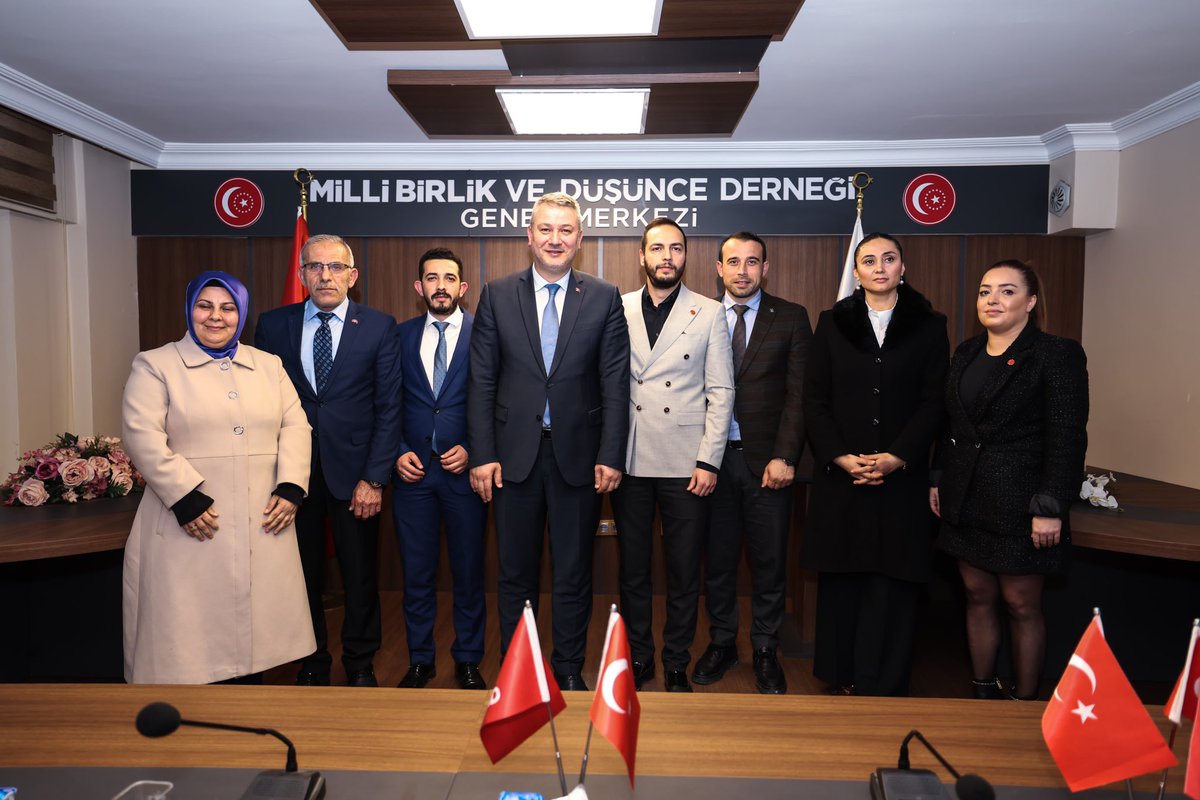osmancelikSRD's tweet photo. Milli Birlik ve Düşünce Derneği Genel Merkezi’nde genç kardeşlerimizle buluştuk. Yerel yönetimlerde gen��lerin temsilini güçlendirmek amacıyla gençlik meclislerimizi ve derneklerimizi önemsiyoruz. Onların işlevlerini güçlendirmek için yanlarında olmaya devam edeceğiz. 
#Serdivanİçin 
#HazırızKararlıyız