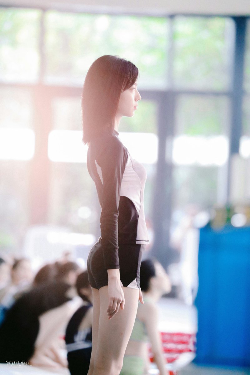 yqyyba's tweet photo. #庄达菲
这姐真的好清纯，不是性感挂的却搞得我热血沸腾… https://t.co/4mk8WqW6SP