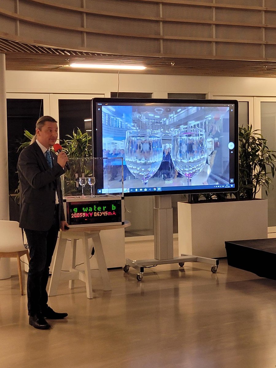 Opnieuw grote belangstelling: de tweede publiekslezing van Wetsus ism de <a href="/lc_nl/">Leeuwarder Courant</a> ! Elmar C. Fuchs presenteert o.a. de waterbrug. Na de voorjaarsvakantie nog 4 lezingen, info en opgaven via wetsus.nl