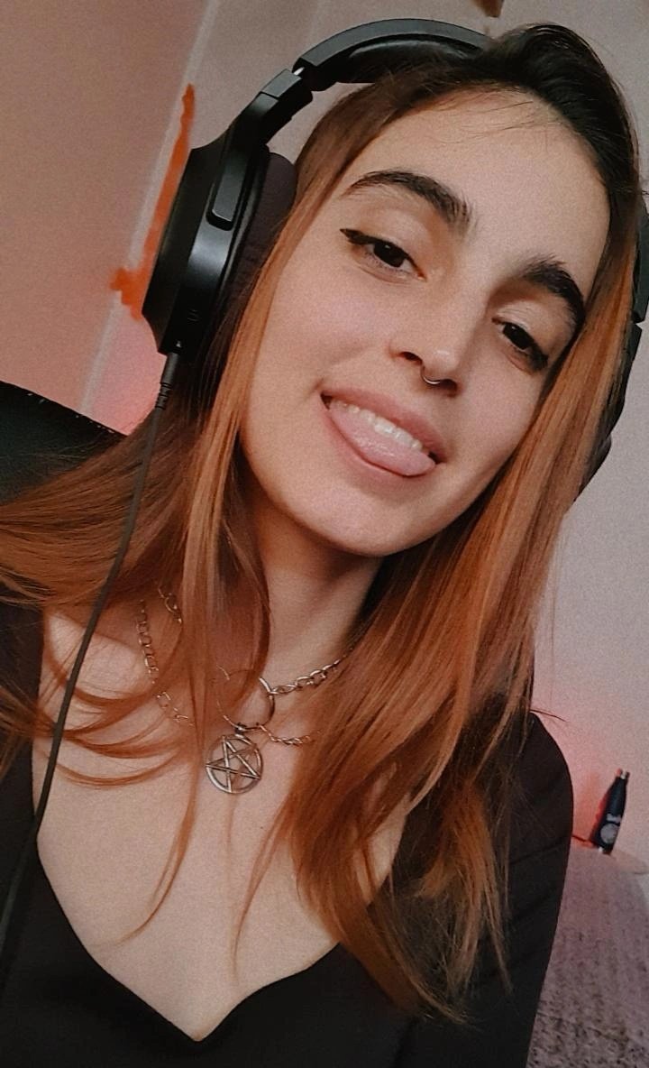 Revnna 🔥 tweet media