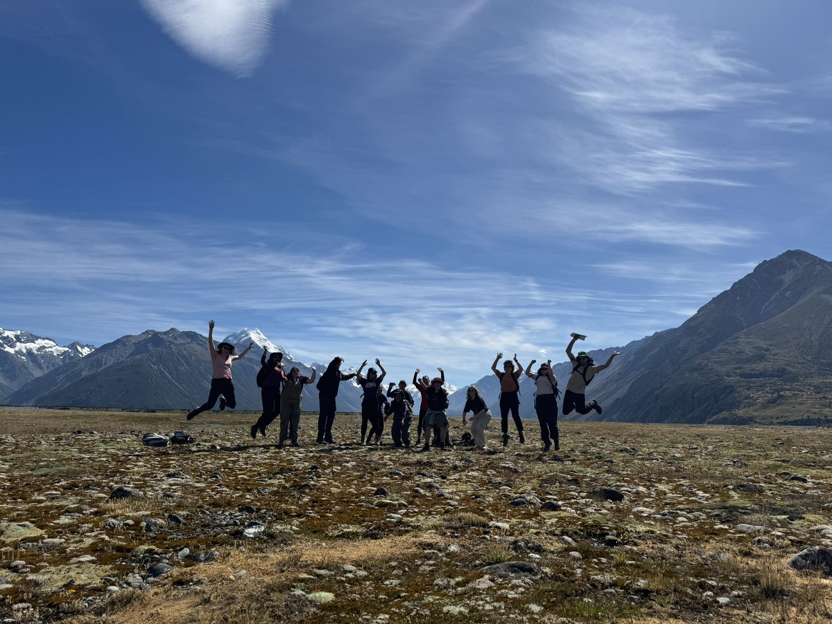 AgatheLP's tweet image. Sunny day in New Zealand, teaching ‘Global climate change in context’ #GEOG30023/90026 @unimelb #glacier @ESSSunimelb @CGouldWhaley