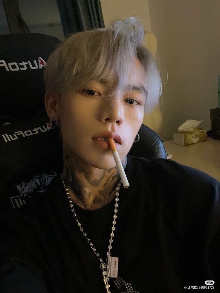 Skoro jutro walentynki to na kilka dni zrobiłem się blondynem. Nawet nie wygląda to źle.