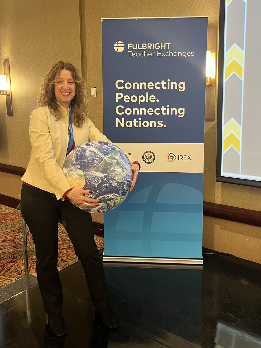 Check this out! Klein College Professor Sherri Hope Culver did a presentation on media literacy titled “Our Media-centered lives” at the Fulbright Teacher Exchange Latin America alumni conference in Bogota, Colombia!