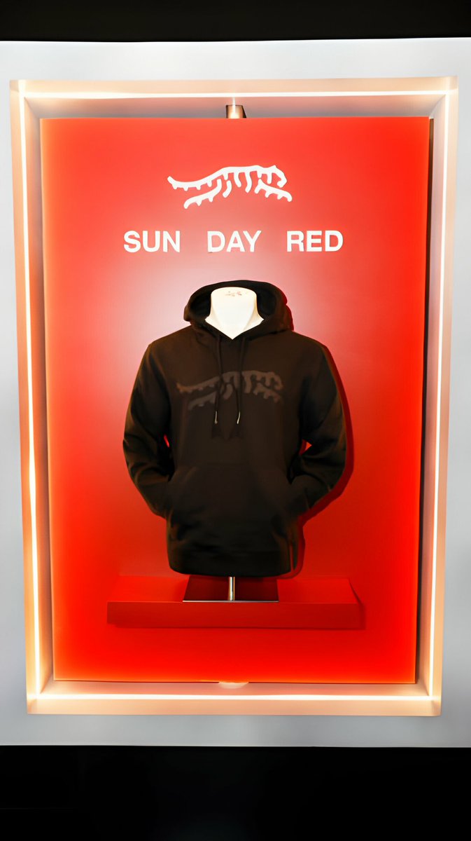 Protrending's tweet image. #TigerWoods made his new #SunDayRed line official last night showcasing his menswear collection, with women, and youth to follow. Are you coping?! #protrending