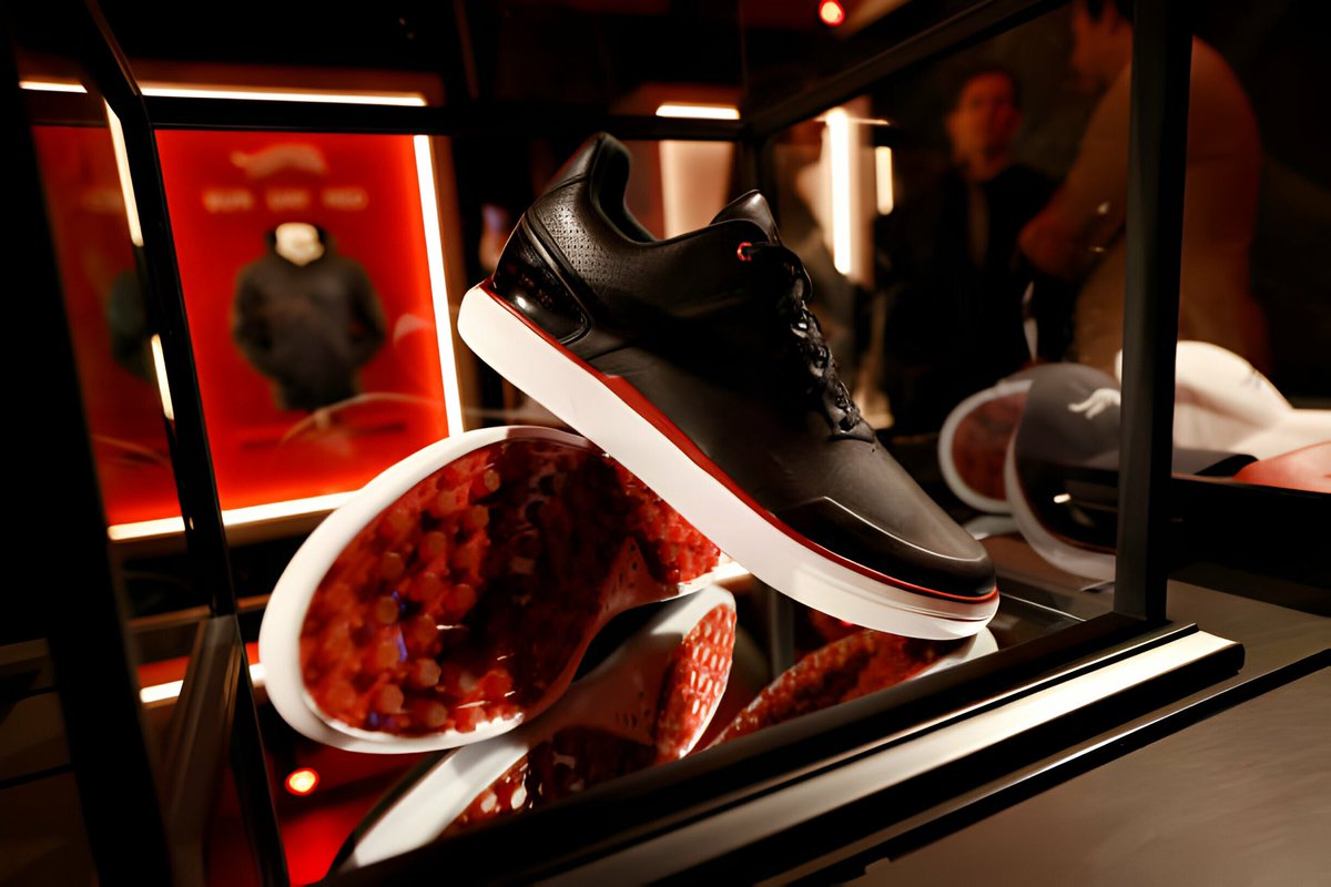 Protrending's tweet image. #TigerWoods made his new #SunDayRed line official last night showcasing his menswear collection, with women, and youth to follow. Are you coping?! #protrending