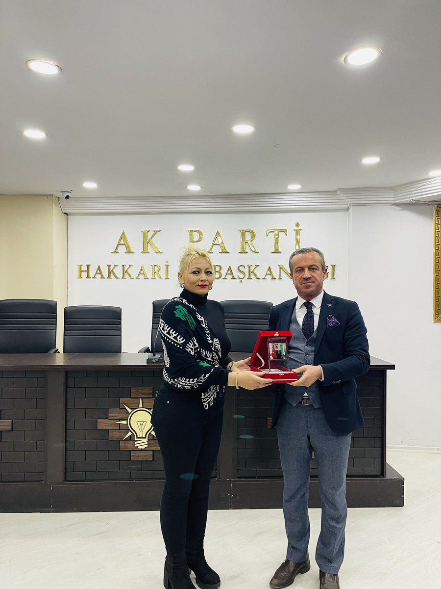 📍 AK Parti Hakkari İl Başkanlığı 

✅ Onur ve Basın Takdir Ödülü

Ankara Bölge Medya Gazetesi tarafından
‘Onur ve Basın Takdir Ödülü’ne’ layık görüldük. 

Ankara Bölge Medya Gazetesi Yazı İşleri Müdürü Sn. Yasemin  TAŞ hanımefendi tarafından ödül şahsımıza takdim edildi. 

Bu