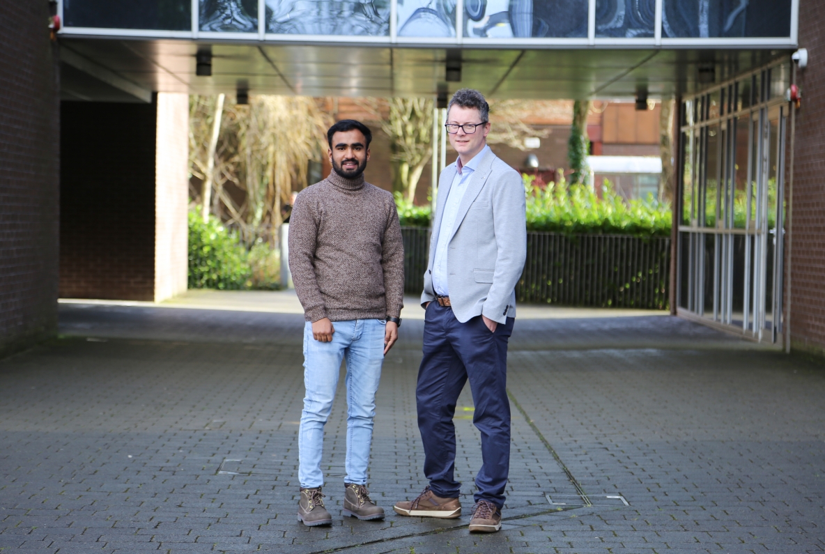 Article via @UL_Research on eco-friendly way to harvest electricity from waste wood. Funded via @agriculture_ie.  

Lead author @Engr_MMB pictured with supervisor @ProfMNCollins of the @BernalNews. In collab. with @UV_EG.

ul.ie/news/universit…

 #climate #irishbioeconomy #wood