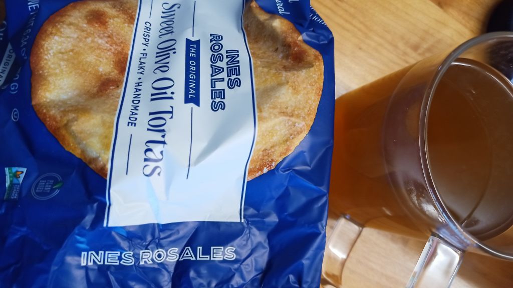 FototakerTony's tweet photo. Everyone loves a good #healthy #tastySnack and this #snack is a #perfectTaste from #Spain! #tortasdeAciete #InesRosales #InésRosalesSau