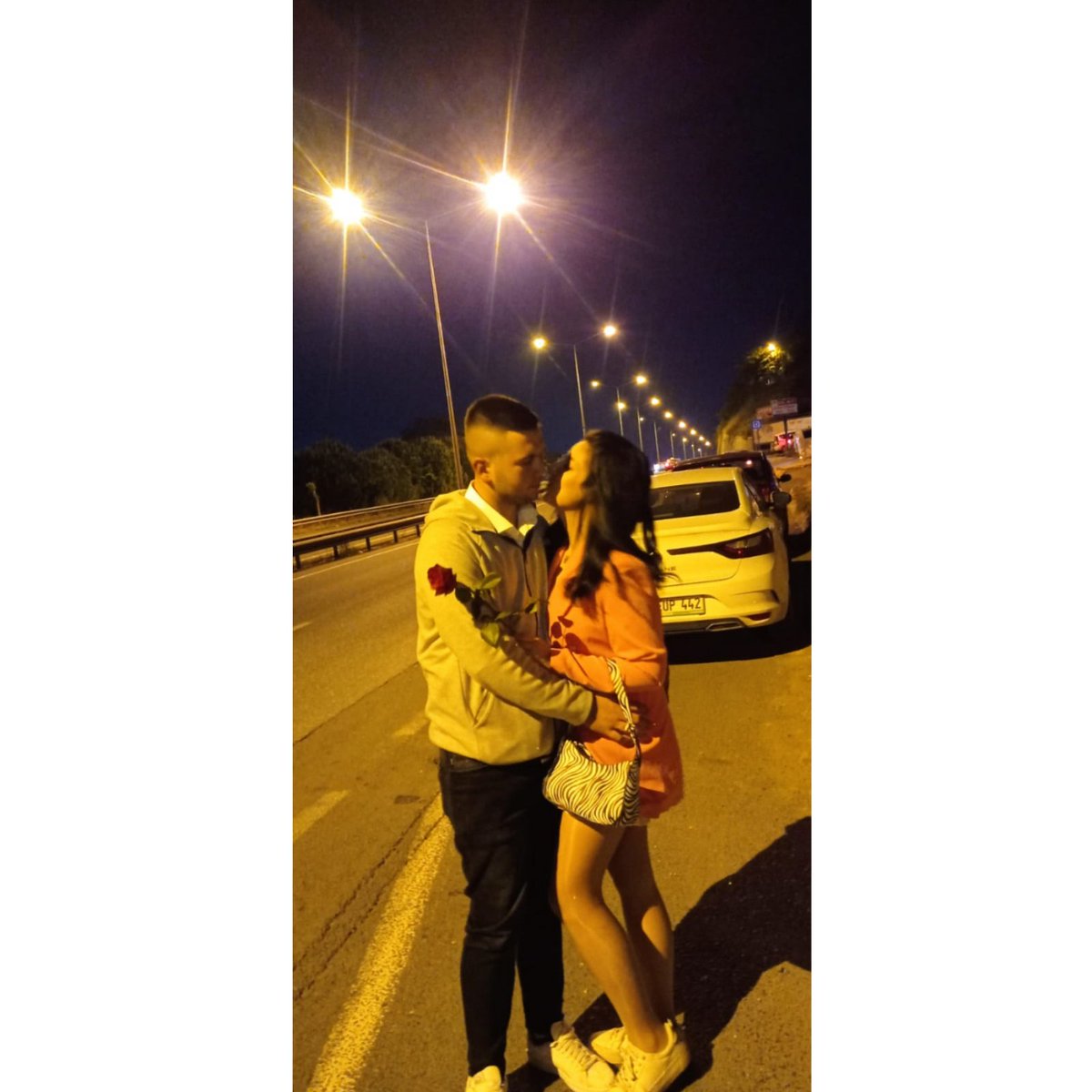 Seni tanıdığım ilk güne,gösterdiğin sevgine,eksik etmediğin şefkatine, her şeyden güzel kalbine, inceliklerine,özel hissettirişine daima yanımda oluşuna binlerce kez şükürler olsun sevgilim seni çoook seviyorum ❤️