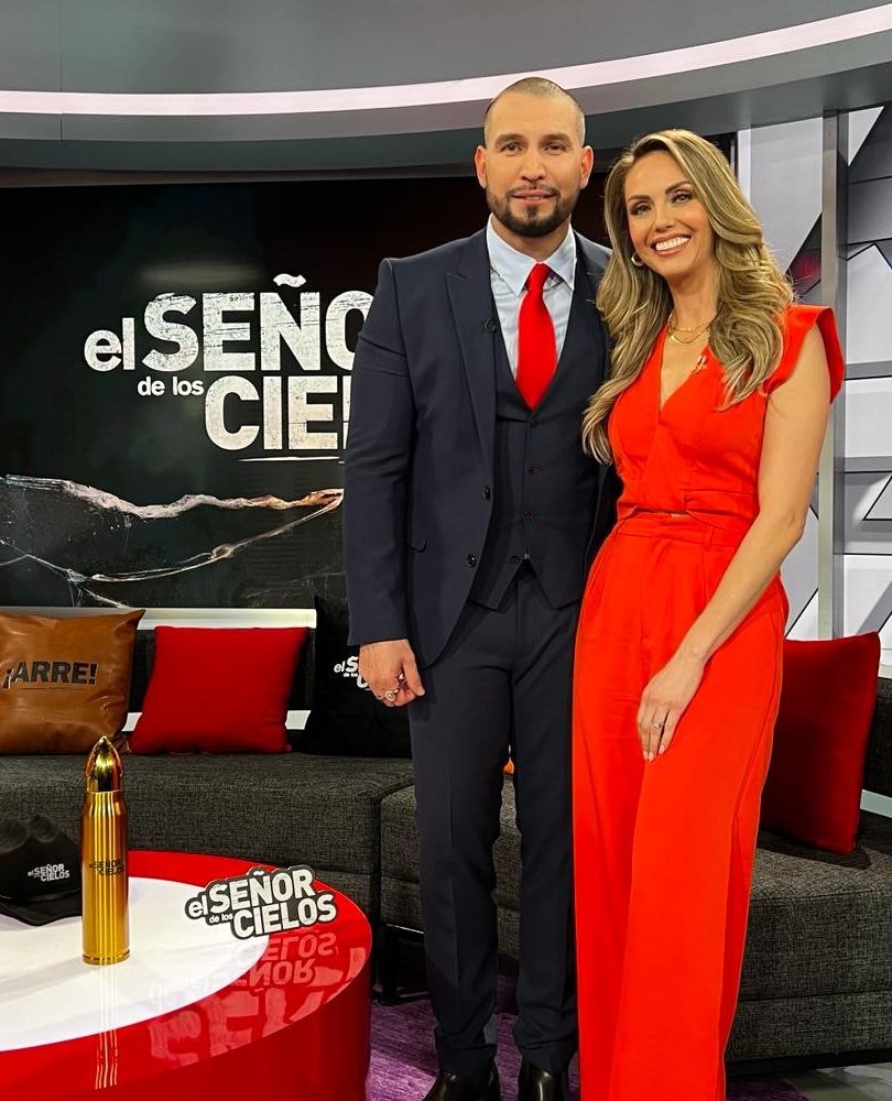 Telemundo's tweet photo. 🤠⏰ Contando las horas para el ESTRENO de #ElSenorDeLosCielos ¿Listos para la acción?

👉 HOY a las 10PM/9C
#TMTalent #ESDLC9 https://t.co/oTxzDLqRFm