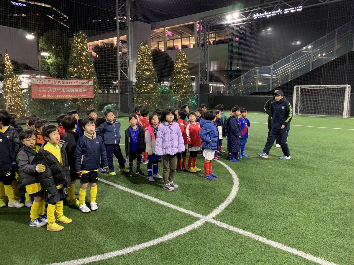 ファンルーツ1年生大会
1年生達は本当によく走ります！
みんなで協力しながらサッカーを楽しんで出る姿はとてもかっこよかったです！
これからもサッカーを楽しくレベルアップしていきましょう！