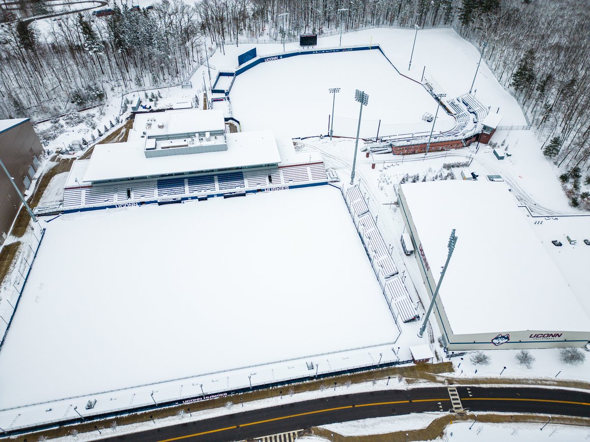UConnHuskies's tweet photo. Snowy Storrs ☃️ >>> https://t.co/XE8yLTecqh