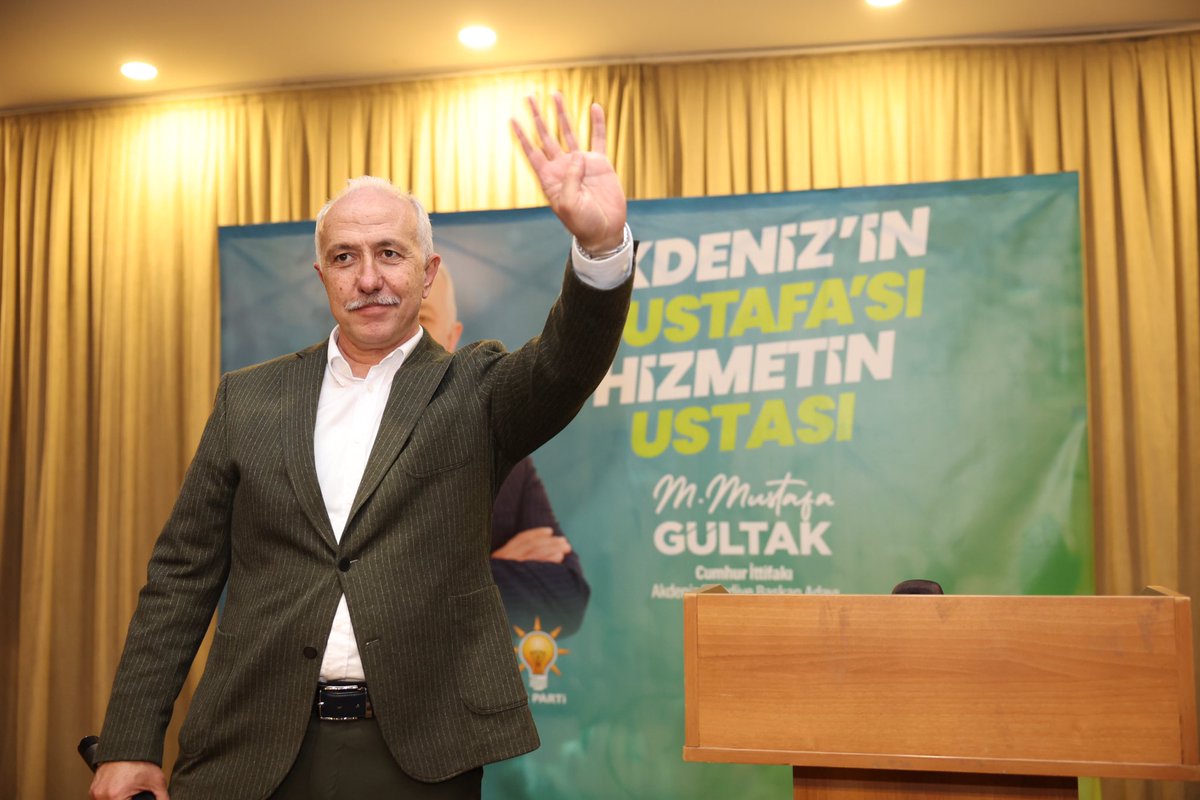 AK Parti Akdeniz İlçe Başkanımız Mehmet Ali Can, MHP Akdeniz İlçe Başkanımız Ali Ateş, teşkilatlarımız ve mahalle başkanlarımız ile akşam yemeğinde buluştuk. Katılımları için tüm misafirlerimize teşekkür ediyorum. Birliğimiz daim olsun.