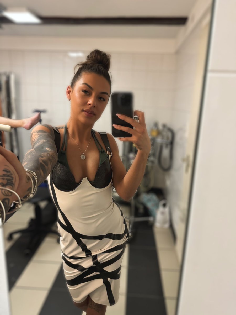 Vom 22-26.2 werde ich wieder in berlin sein!! Es sind noch vereinzelt Termine frei! Also sei schnell 🤩🔥 // jennifercane.de // +49 176 71222317