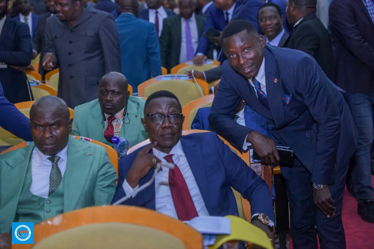 arakayo_amule's tweet photo. En fin la validation du pouvoir a eu lieu sous les applaudissements des collègues honorables députés https://t.co/pGnGDTZgul