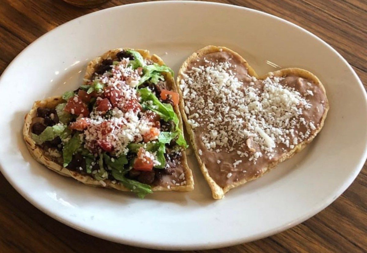 BlockClubCHI's tweet photo. You can get heart-shaped sopes for Valentine’s Day at this Pilsen Taqueria: https://t.co/xV4lxQFTMp https://t.co/EcX8JPiBh8