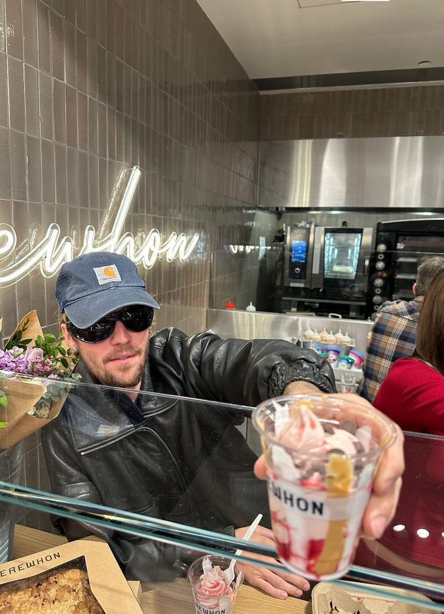 eternalemails's tweet photo. does anyone know who hailey bieber’s hot security guard is??? https://t.co/xPcLERQseC