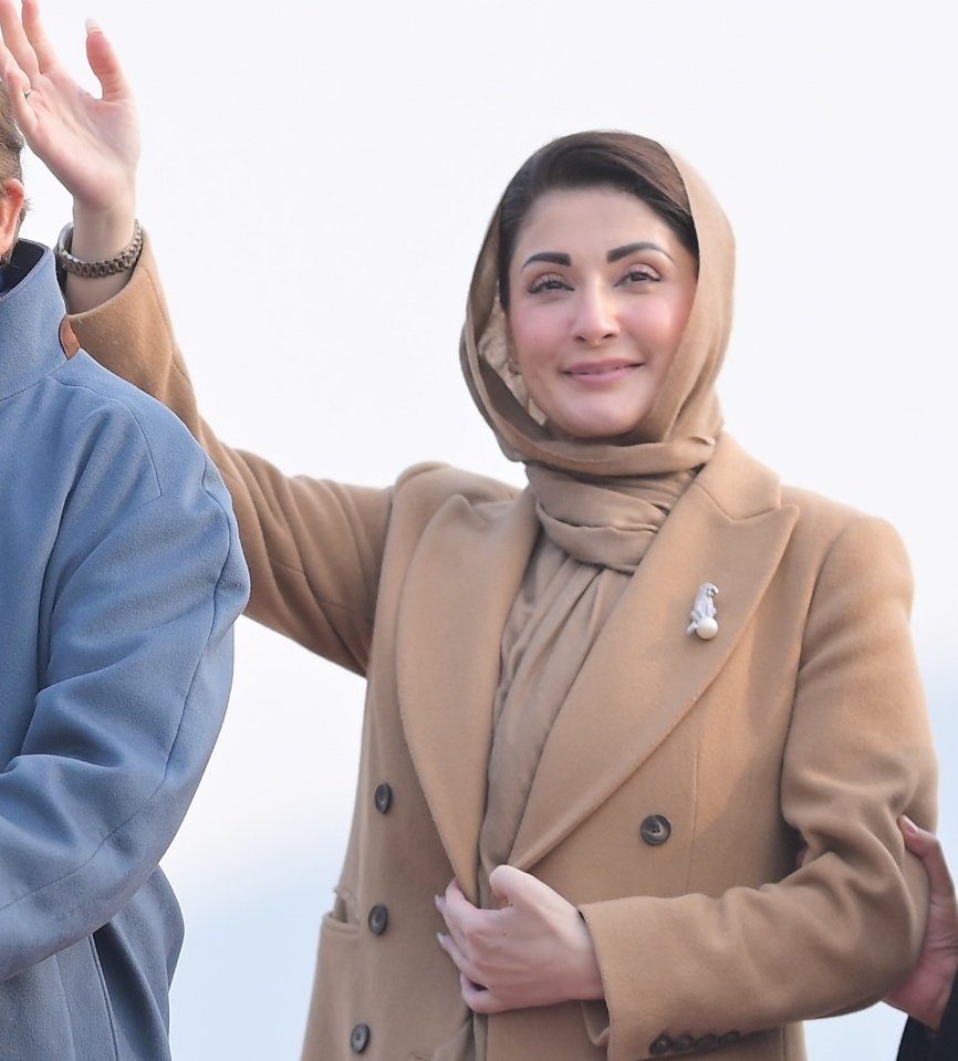 Imranafzal245's tweet photo. Ladies &amp; Gentlemen!
Here is  the Chief Minister PUNJAB province of Pakistan 🇵🇰 @MaryamNSharif  #PakistanElections #Pakistan
#MaryamNawaz #Punjab https://t.co/rtUIbsYZPm