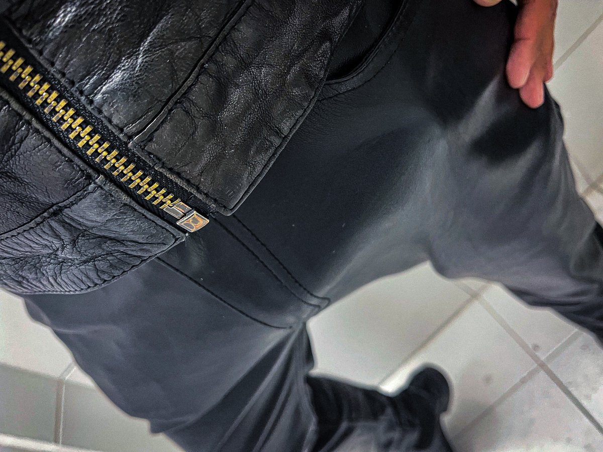 RubberSymbiote's tweet photo. In leather https://t.co/G8byY11yqf