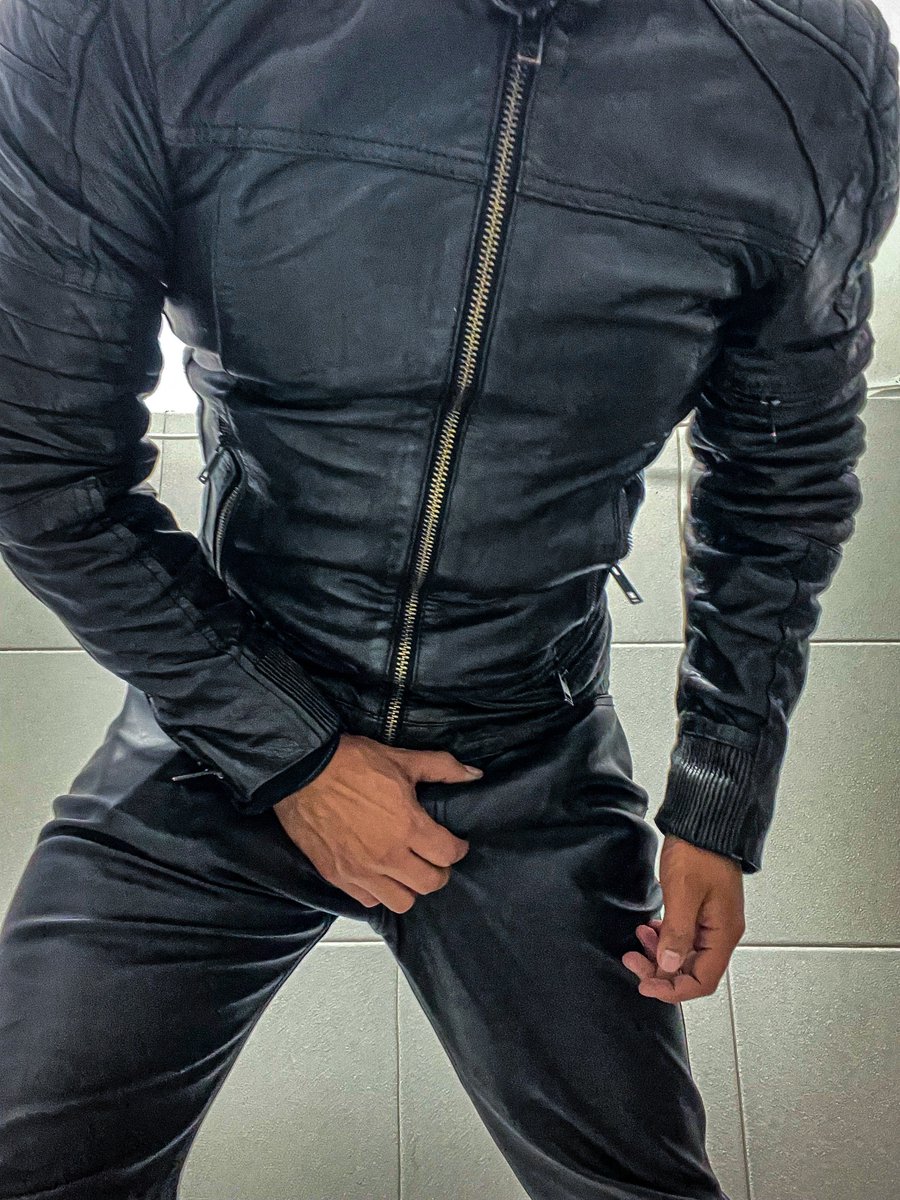 RubberSymbiote's tweet photo. In leather https://t.co/G8byY11yqf