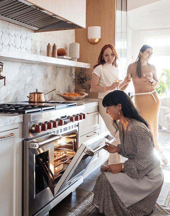 Happy #GalentinesDay!🥂 How will you be celebrating? 

@subzerowolf