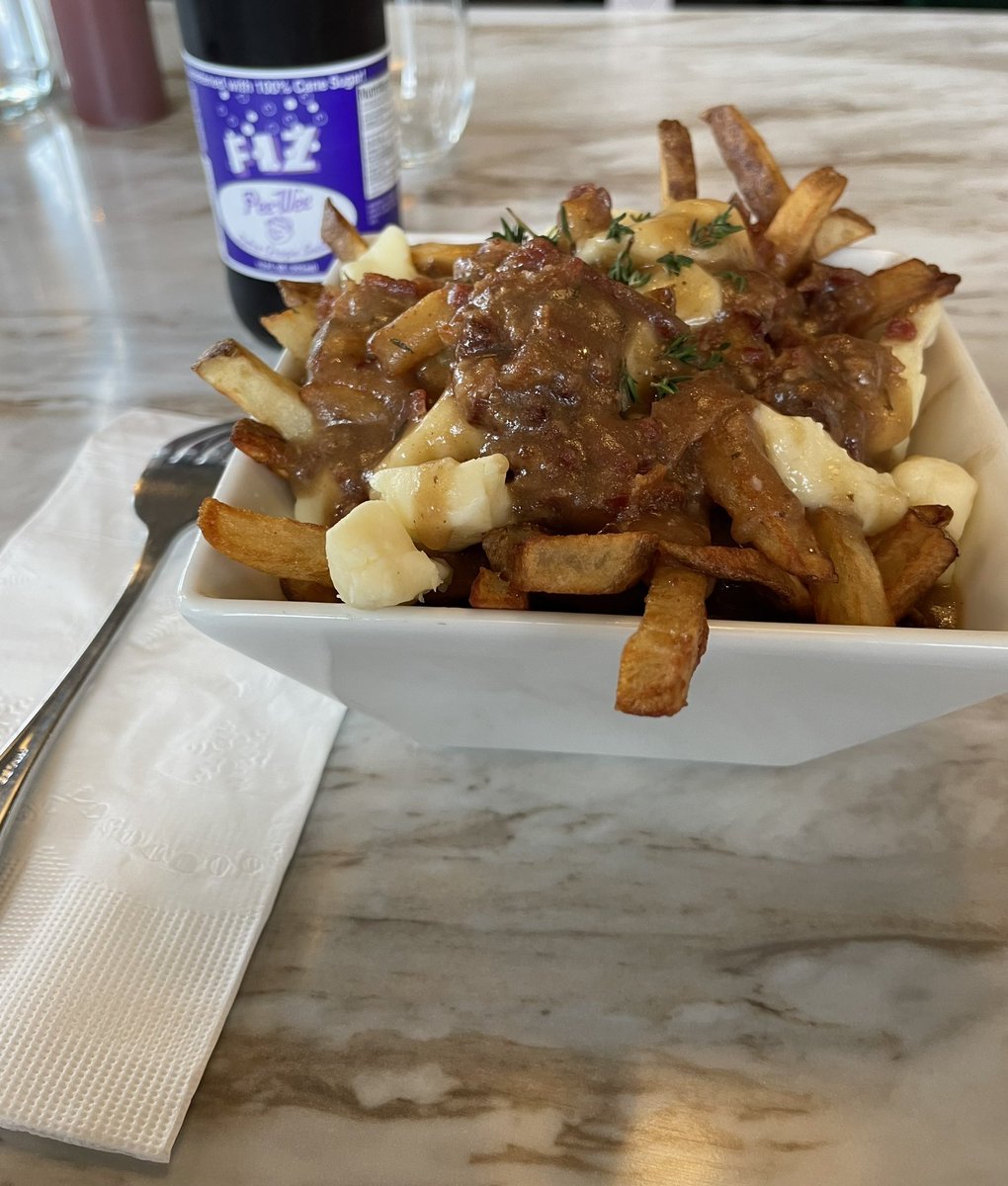 ymwade372's tweet photo. Lunch Sat. @petitpoutinerie Did you know there’s a restaurant too?! The fried Brussels Sprouts (no pic) were 🔥 https://t.co/twF7WuqPOZ