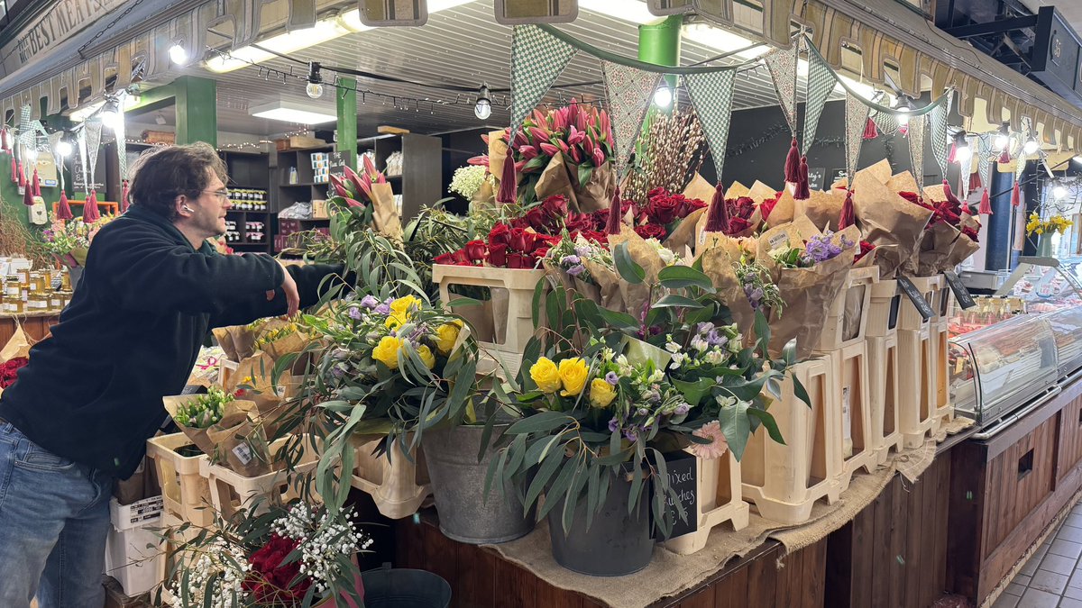 The unique @EnglishMarket. Staff @RoughtyFoodie getting ready for #valentinesday2024…