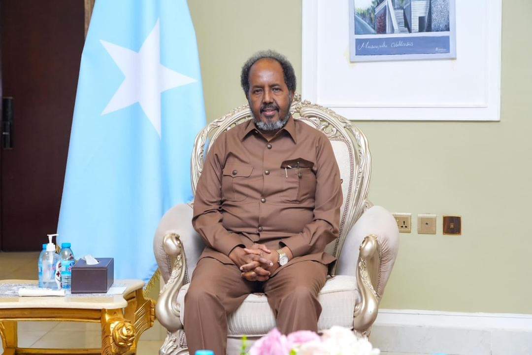 Abdikarindahirr's tweet photo. Madaxweyne Hassan oo wali tirsanaya guulihiisa dhanka gudaha iyo  dibada ayaa markaan somaliya u furay mustaqbal ifaya.

✅️ Madaxweynaha Masar oo ku soo wajahan muqdisho.

✅️ Madaxweynaha Turkey ga oo la qorsheynayo in uu markiisii labaad yimaado somalia.

✅️ Abiy ahmed oo ka qoomameeyay heshiish beenaadkii asaga iyo biixi wada saxiixeen , goordhowna la filayo in uu raaligalin ka bixiyo.

✅️ Taliyaha ugu sareeya ciidanka talyaaniga oo soo gaaray muqdisho.

✅️ wasaaradda Duulista & Hawada somaliya oo amaro culus soo saartay.

✅️ Diyaaradaha ka dagaya Hargeysa oo lagu amray in ay soo maraan Mogadishu durbana dhaqangalay.

✅️ Dadka shisheeyaha u dhashay ee u safraya hargeysa oo lagu baari doono Mogadishu si loo hubiyo ogolaanshaha dalku galkoooda.

Qodobo kale oo xasaasi ah ayaan idinla  wadaagi doona.

Halkan isha ku haay👁
@Abdikarindahirr

#somalia
#egypt 
#Turkey