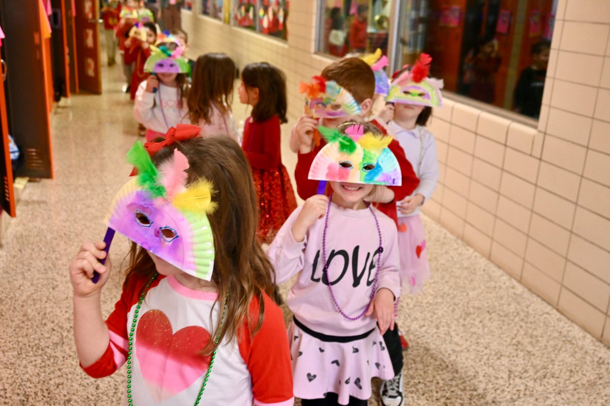 OLPHWarriors's tweet photo. It was a Mardi Gras/Valentine's Day celebration today at ❤️LPH! https://t.co/jyqacfrQDw