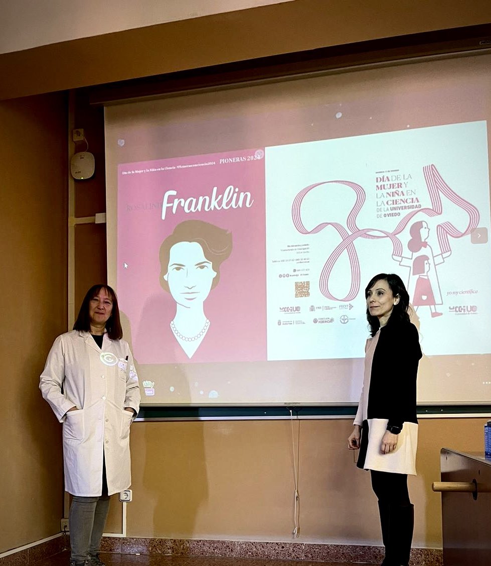 Clase en tercero y cuarto de la Facultad de Biología, Ana  Navarro  invitando a Eva Martínez-Pinilla dentro de las actividades para conmemorar el día de la mujer y la niña en ciencia de @uniovi_info @UOdivulga 👩🏻‍🔬🧬🔬#11F2024 #DiaMujerYNinaEnCiencia